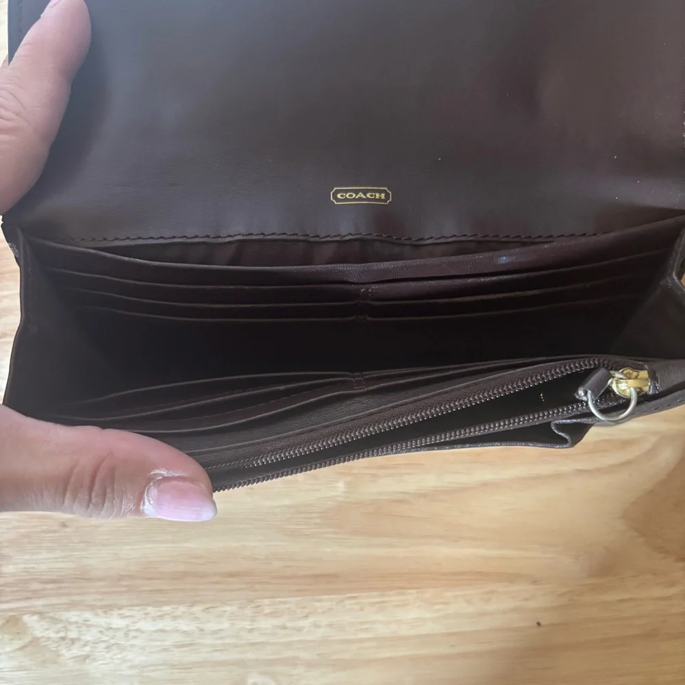Coach Woman’s Classic Brown Leather Wallet, Full Size